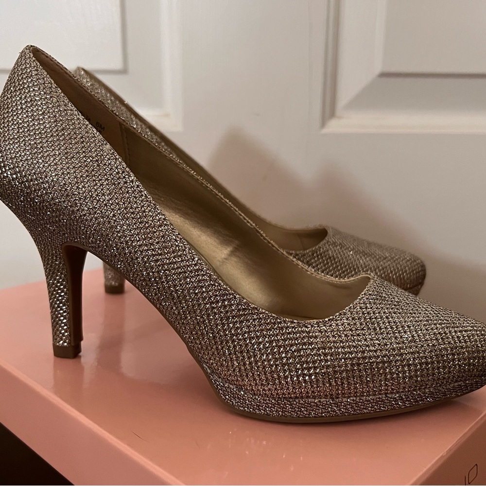 Size 6 Bandolino Gold heels